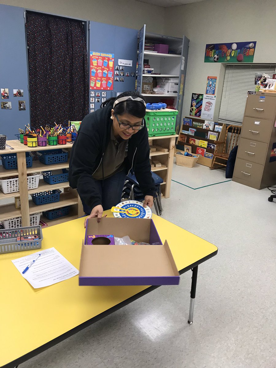 brainardjill's tweet photo. Getting as many points as we can for our #phonologicalfun #ScavengerHunt @PrimaryELA #FebruaryDSD @hinojosabears @MeisterDenise @msam07_ecpk https://t.co/XZN2Y7doz6