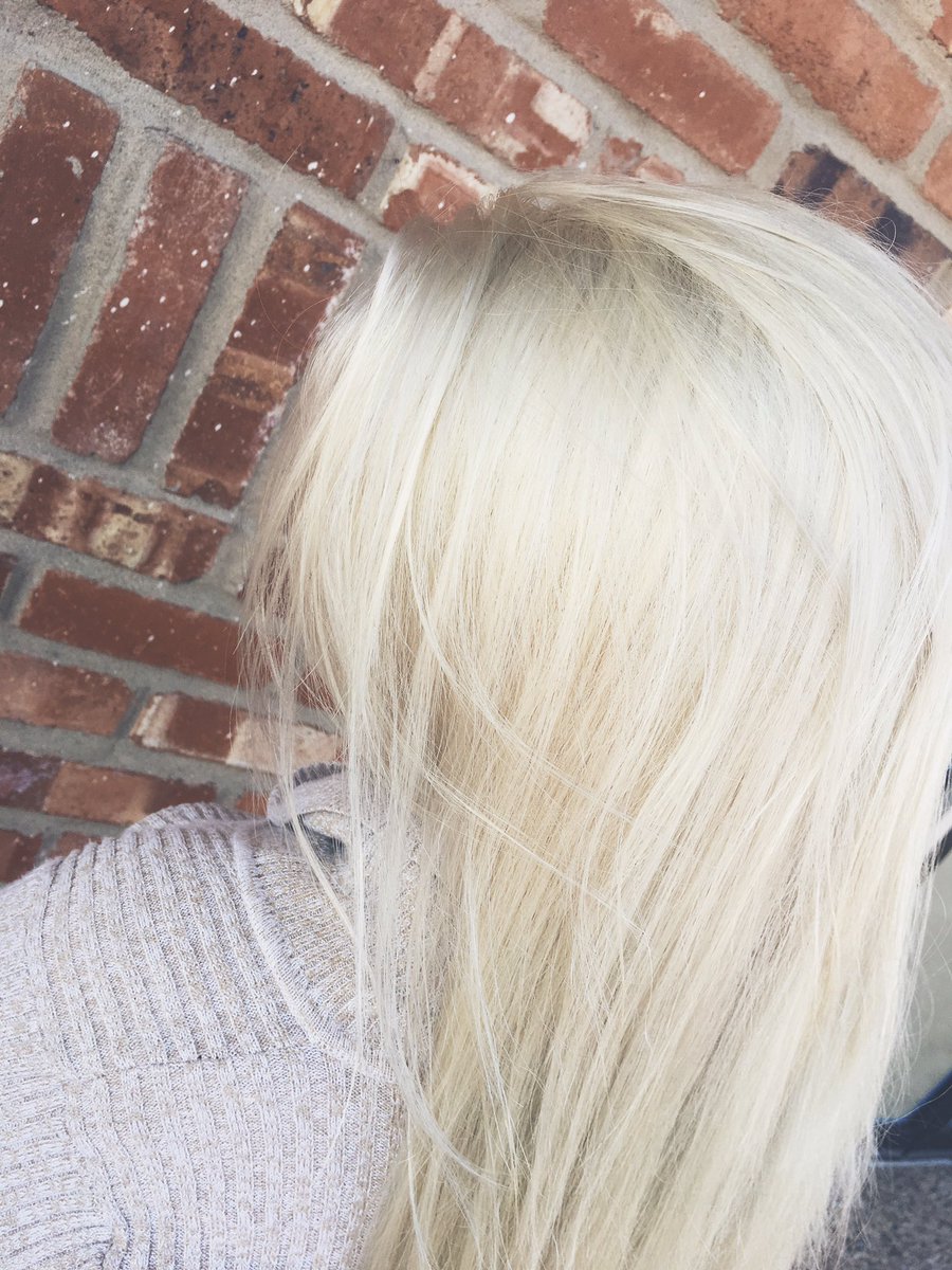 ripfisty's tweet photo. Ice queen ❄️ #icyblonde #Cosmetology https://t.co/McorRyBHM8