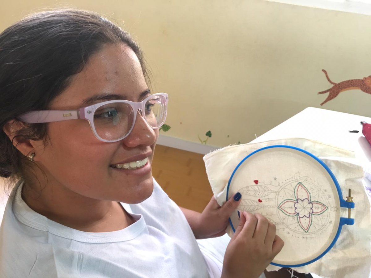 fundangelito's tweet photo. Trabajando en el proyecto nuevo de arte de este año, bordado y pintura de mandalas con la profe Zora. #TodosSomosAngelito https://t.co/Ea45tI435F https://t.co/DKAyFsomPT