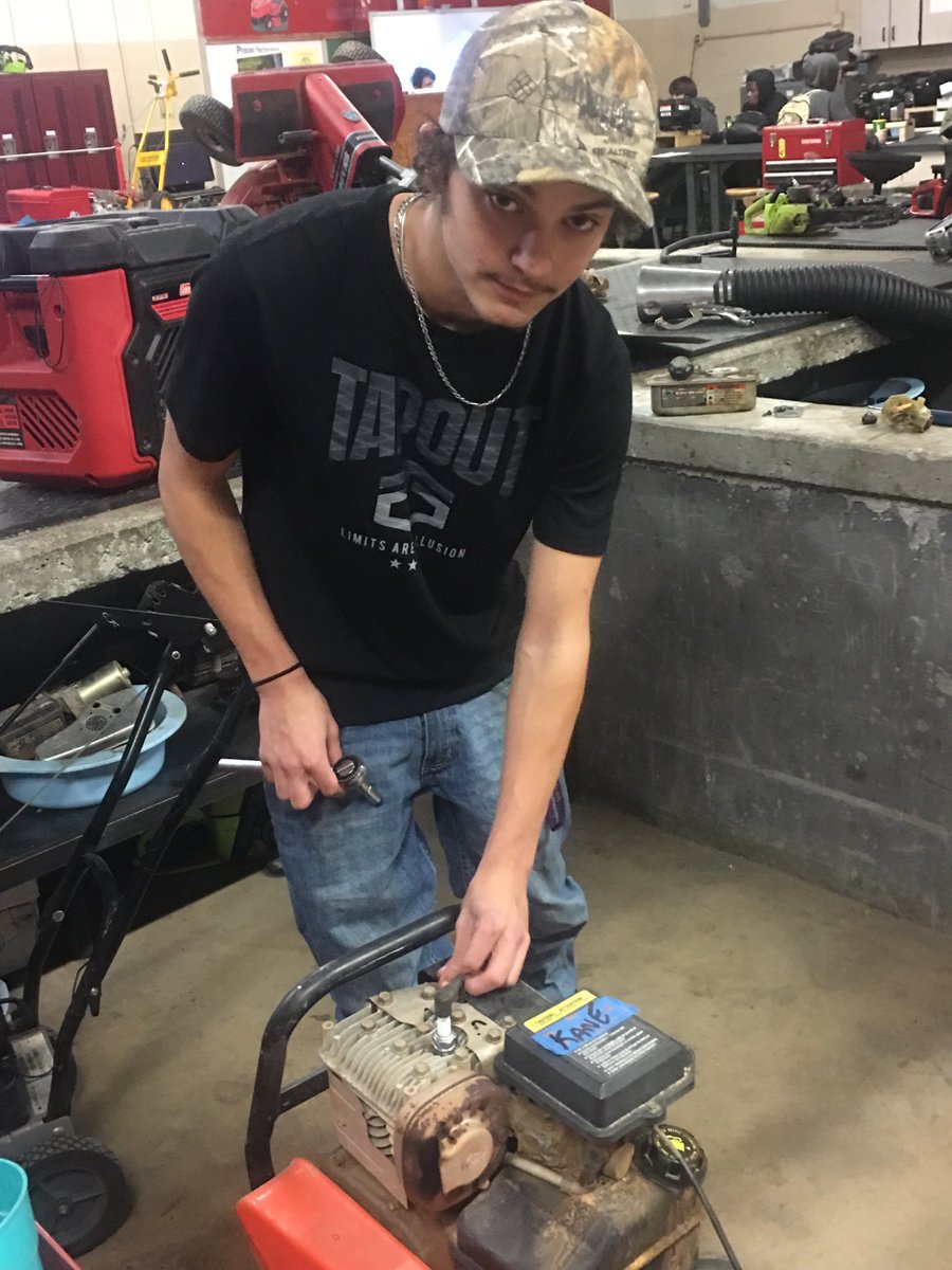 atcrockhillsc's tweet photo. Johnathan Johnson ⁦@NHS_Trojans⁩ Star Student in Power Engines 2 for exemplary #WorkPlaceSkills.  #EngagedInClass, #TimeManagement, #CTEMonth #OneTeamOneMissionOneRockHill https://t.co/hNJC88JCpQ