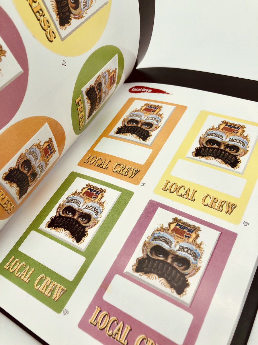 MyMJGuide's tweet image. 💥new Jackson book published by Chronica Editions &amp;gt;&amp;gt;&amp;gt; The Backstage Pass Collection. Book in English ! Deluxe limited edition chronica.be/pass-eng/ #jcbs #backstagepass