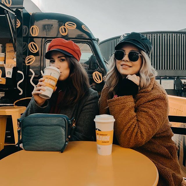 [#AD] Me and <a href="/marisa_thorne/">⚡ Marisa ⭐</a> swung by the <a href="/starbucksuk/">Starbucks UK</a> truck at Kings Cross Station yesterday to try the new #StarbucksBlonde Roast yesterday! I had it in a latte and it’s super smooth and creamy but still has a good kick! So nice to catch up 💕 PS. Do… bit.ly/2SRZnMt