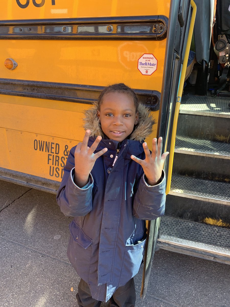 MsGimbelESCS's tweet photo. Finding different ways to make 8 (for the bus 8 sign) @SchoolEastside https://t.co/ytXjhSzjei