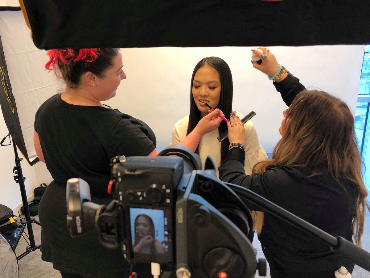 Up to something... ;) #staytuned #dekalashes