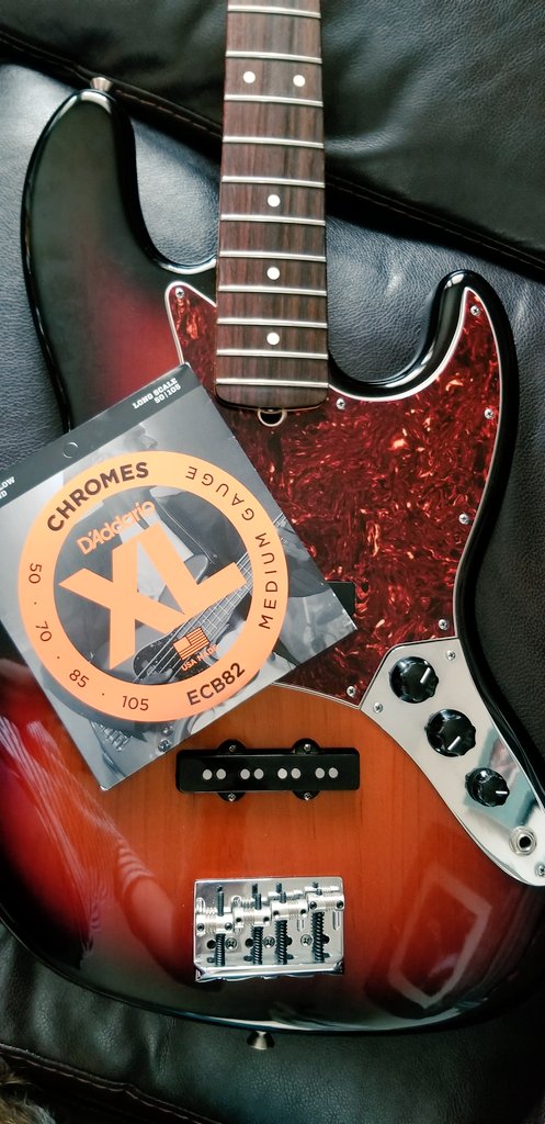 NHSoulshaker's tweet photo. Getting gig ready for the weekend. Sam's rig wouldn't be complete without her @Fender J Bass and her @DaddarioandCo medium flat wounds. The tone from these two is insane. #nickharlessband #fenderjbass #daddariostrings #flatwounds #thattonetho https://t.co/NZl8OaTfSw