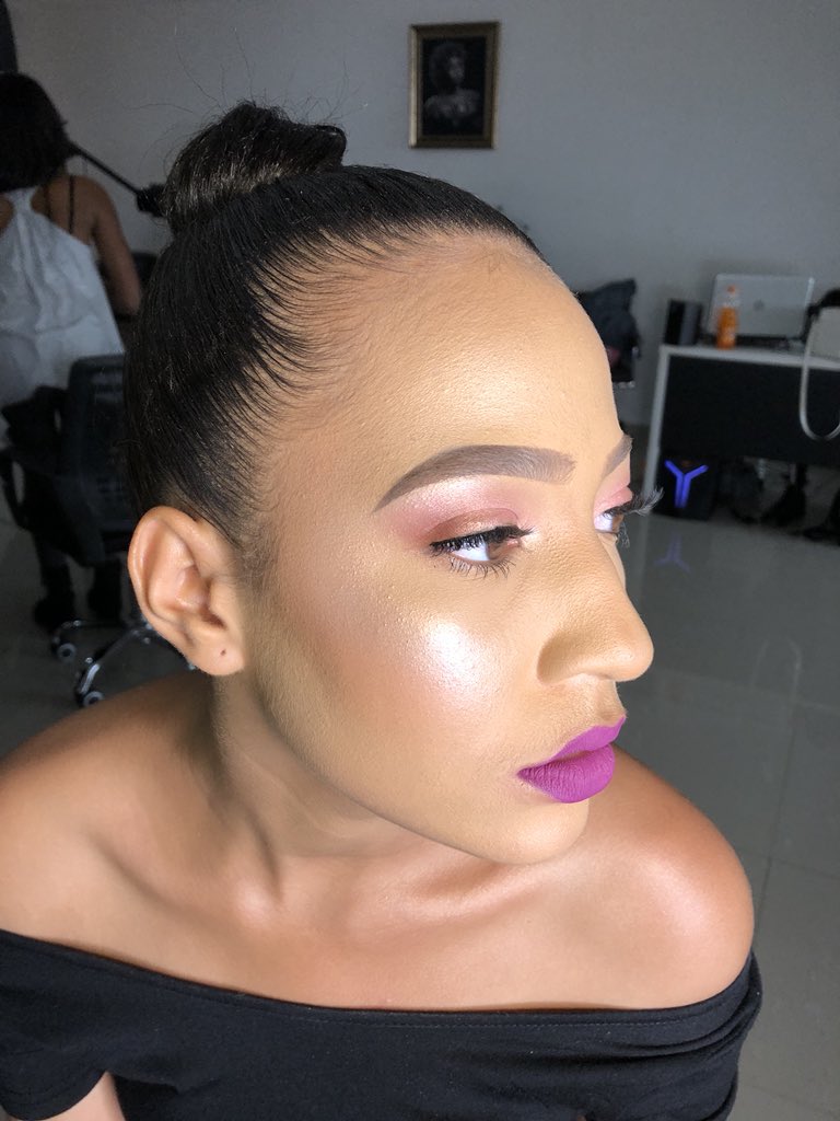ZuWilliams_'s tweet photo. Back from my Creative Hiatus. 💃🏾
Straight from phone camera, no edits, what you see is what you get. 

PS: if you need a MUA in Abuja, I’m your girl. I can travel too. 
IG: maketopia https://t.co/0gnl4tdOl7