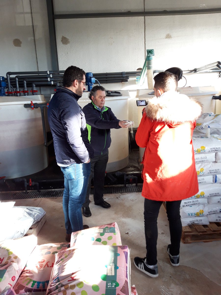 SCalcico's tweet photo. El próximo lunes 18 a las 21h, no os perdais en #diariodelcampo de #la7 nuestro #sulfatocalcico más innovador, el uso de nuestro #YESCAL de @sCalcico en riego por goteo, nuestro director comercial D. #Pedrojoaquinartesgarcia explicó como aplicarlo con solo apretar un botón. https://t.co/64TmAvIMcu