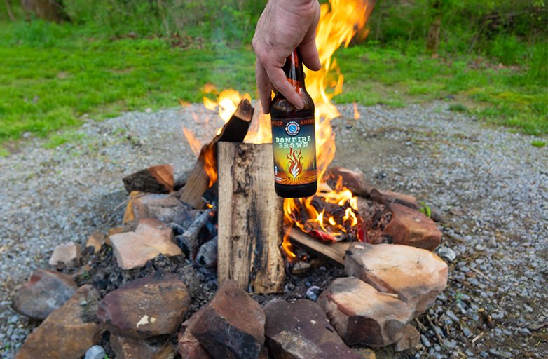 saugatuckbrew's tweet image. 🔥 Bonfires are better with a beer in hand.

#HeresToHappy
#BonfireBrown
#BeerInHand