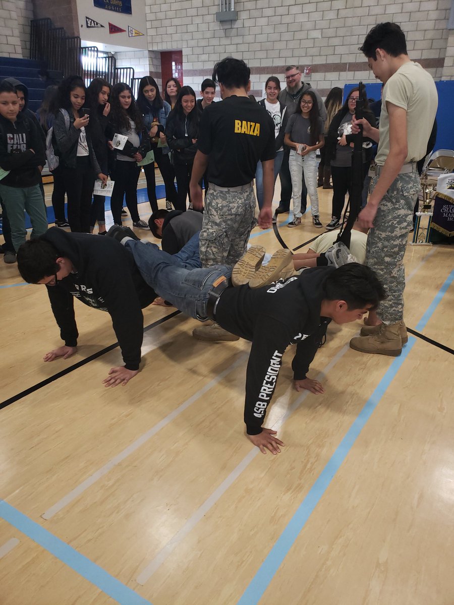 ngosuna's tweet photo. Bridging @PinacateMS Pumas into @PerrisHigh Panthers 🖤 #linkcrew #phslinkcrew #inspiring @PerrisHSSport @ThePtownway @PHCounseling @PerrisFFA @Perris_ASB #PLTW #CSFORALL https://t.co/lBswJQcmRe