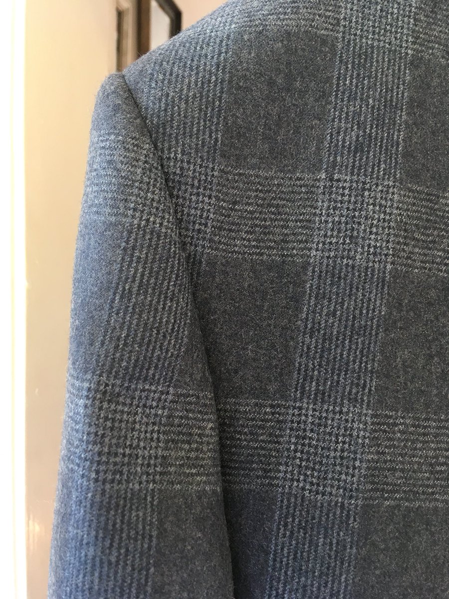 RobinsonTailors's tweet image. 1 of 2 jobs finished this week and off to Miami! #sportsjacket #fancylining #motherofpearlbuttons #handmade #onourpremises #bespoke #tailoring