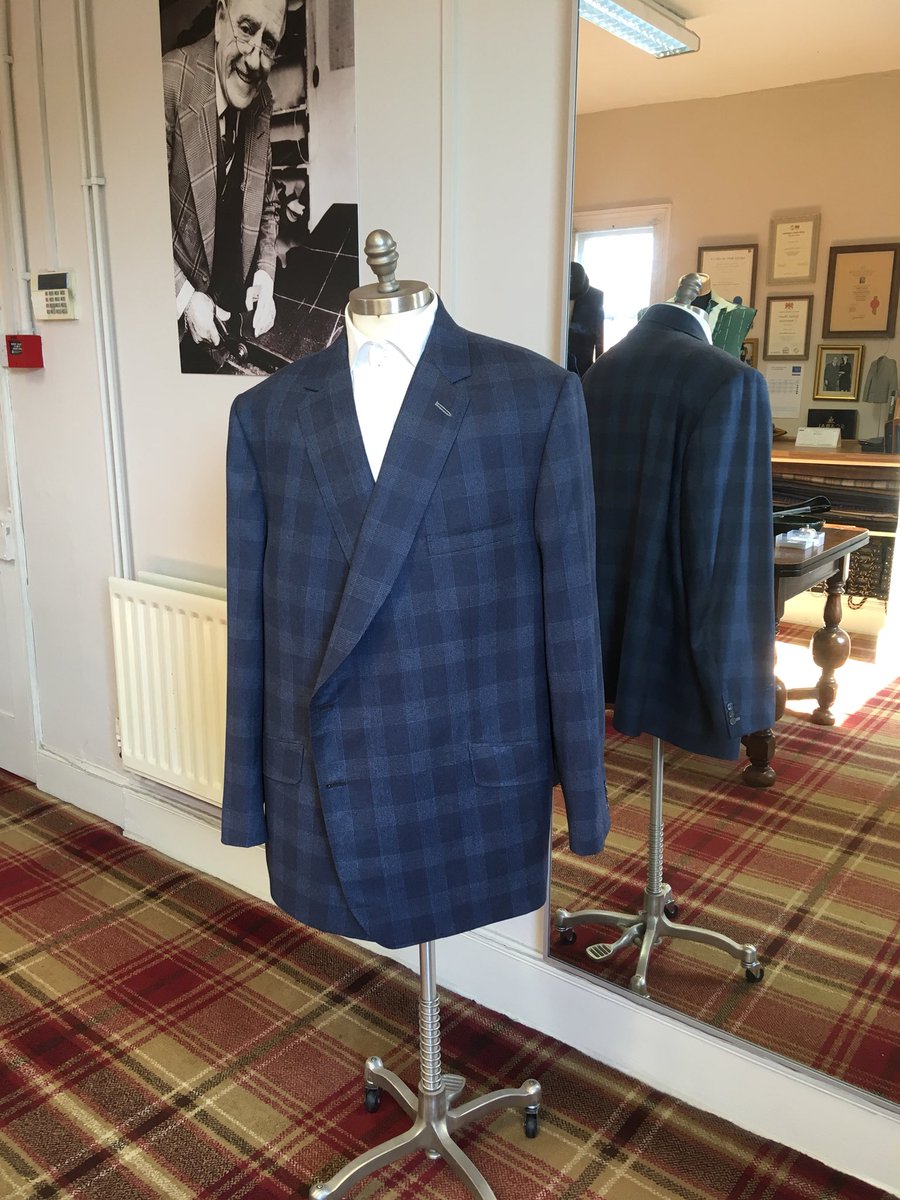 RobinsonTailors's tweet image. 1 of 2 jobs finished this week and off to Miami! #sportsjacket #fancylining #motherofpearlbuttons #handmade #onourpremises #bespoke #tailoring