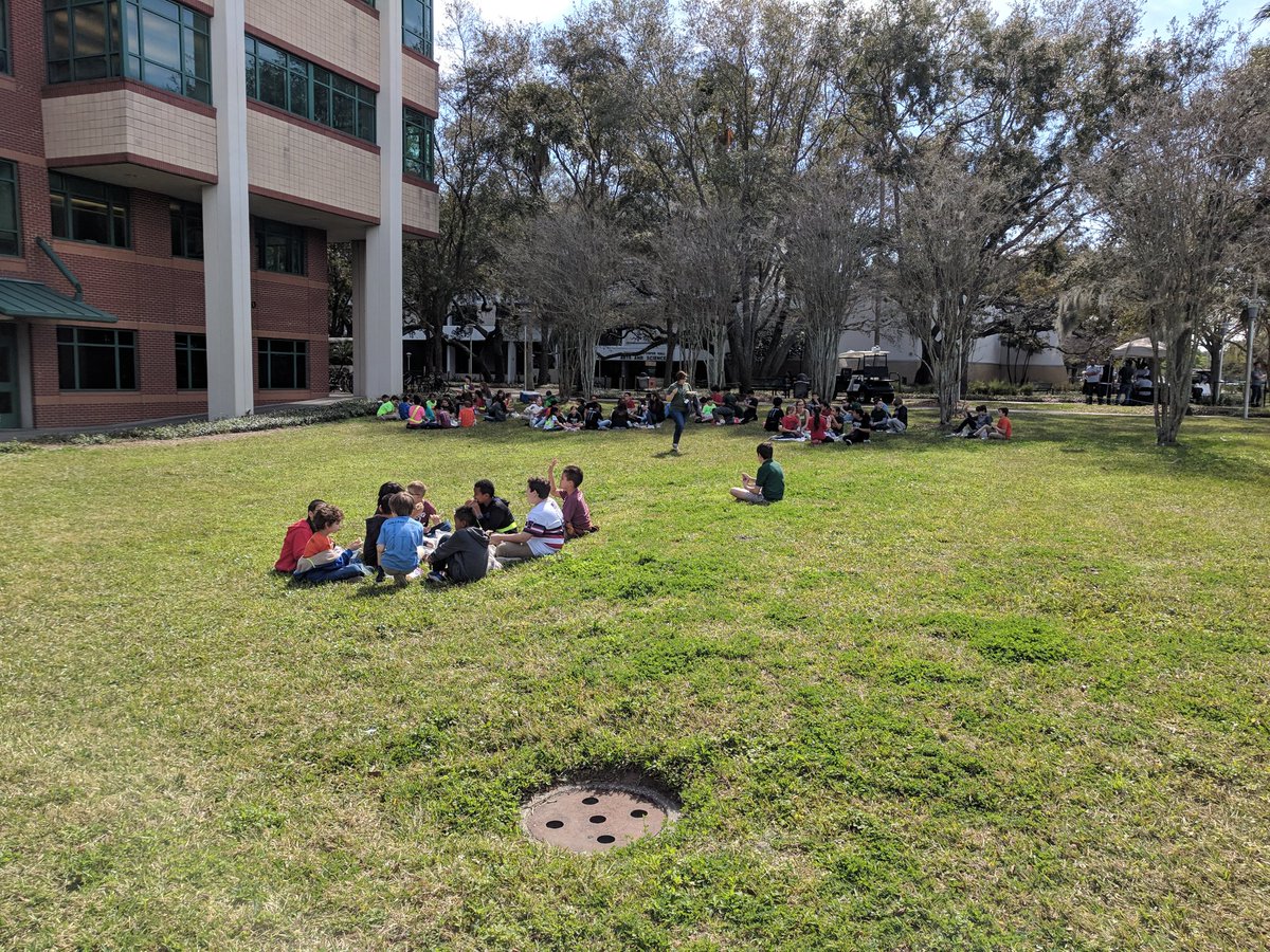 TampaBaySTEM's tweet photo. I ran into @EssrigHCPS students doing @HCPS_AVID things in front of the @USFCollegeofEDU! @HCPSArea3 https://t.co/e7ufaYawjG