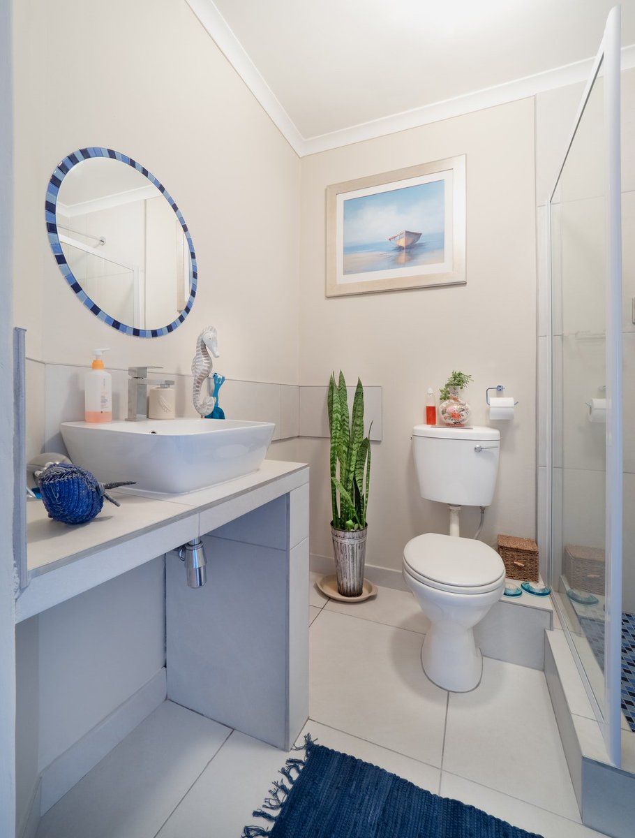 groundwaterfdn's tweet photo. Friday fact: The largest use of household water is to flush toilets; the second largest is for showers and baths. #wateruse https://t.co/X4T0QoxLrN