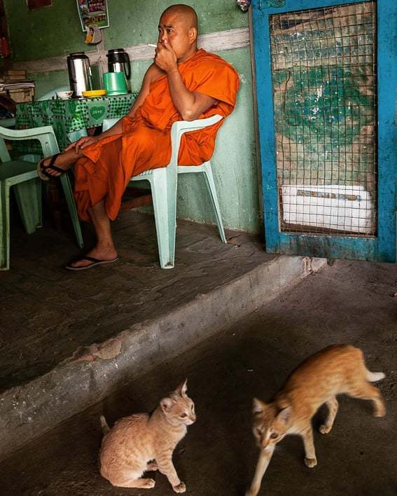Sagaing, Myanmar

#myanmar #myanmarstreetphotography  #myanmartrip #everydayasia #myanmartravel #streetphotographers #streetlife #lensculturestreets #streetphotography #streetphotographer #womeninstreet #womenstreetphotographers #burnmyeye #friendsinstre… bit.ly/2TS9ldR