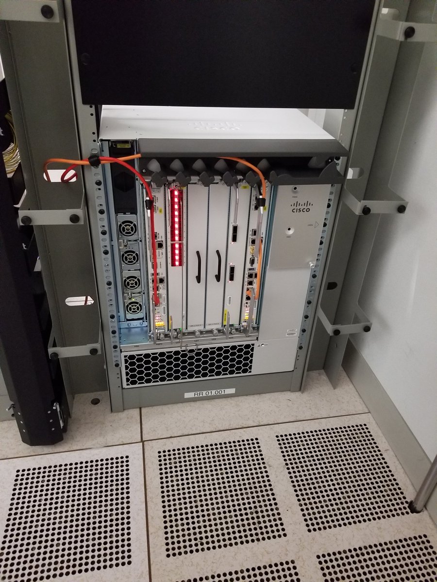 twdx_ip's tweet image. Installing new peering router (ibr02.bos01) at 300 Bent St. w/ 4x100G.  #asr9k #100ge #iosxr