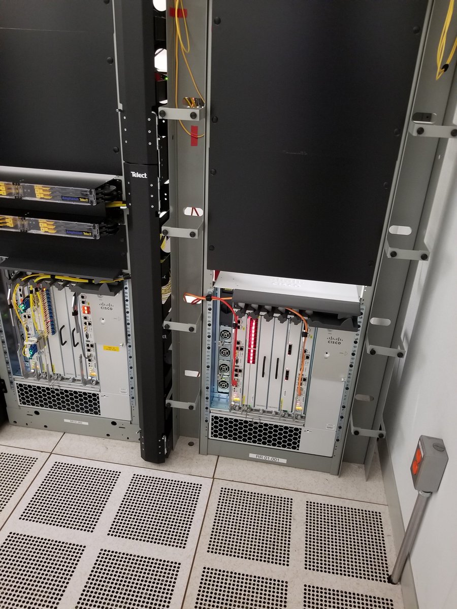 twdx_ip's tweet image. Installing new peering router (ibr02.bos01) at 300 Bent St. w/ 4x100G.  #asr9k #100ge #iosxr