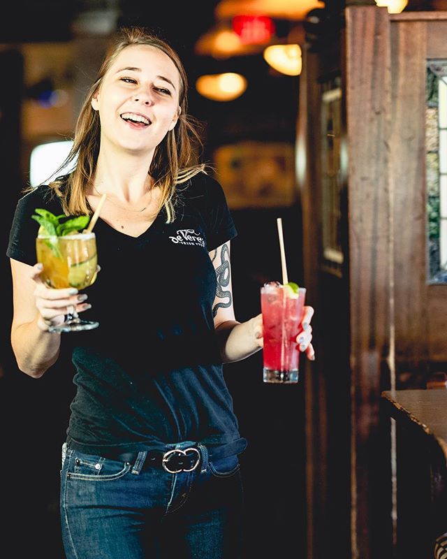 It’s Friday and we’ve got a drink with your name on it 🍺🍸🍹🥃
.
.
.
.
#deveresdavis #irishpub #publife #friyay #notyouraveragepub #weekend