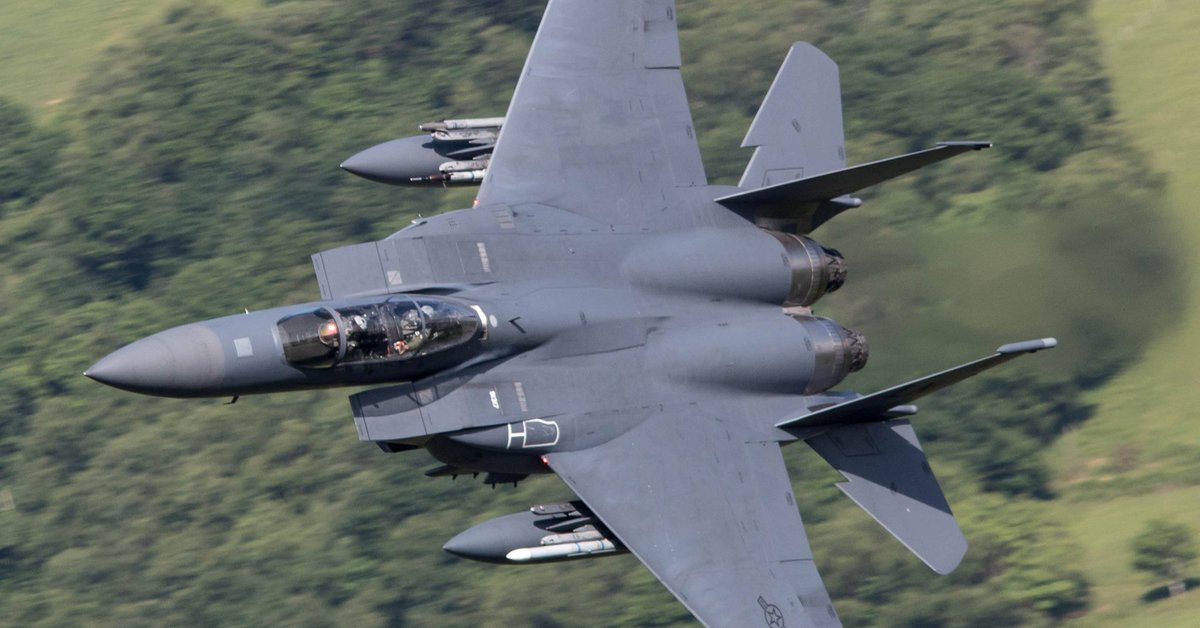 MachLoopLFA7's tweet image. F15E blasting through the Mach Loop in LFA7 during summer.