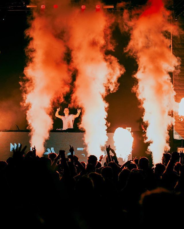 #JoinTheDiscussion | It’s Friday and it is time to party. Letting the stress go from this past week and letting the music take over.
.
.
What are your plans this weekend?
.
.
#Chicago #Chicagolove #event #fun #happy #technology #4EVR #TW #Pin http://bit.ly/2GLVD8E