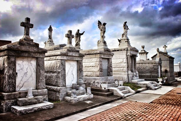 Exploring #NewOrleans history in it above ground #cemeteries --> http://bit.ly/1XTKB13 #Travel #NOLA #Photo