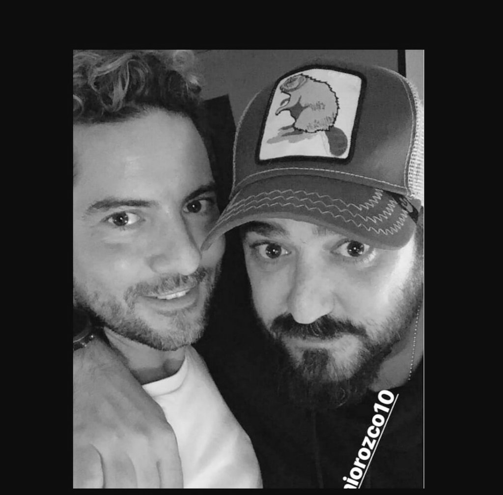 merydb_mery's tweet photo. amigos de la música de la vida amistad verdadera @davidbisbal @antoniorozco #musica #compañerismo #pasion #preposicion #conbencimiento #lavoz #asesor ☺️♥️ https://t.co/W9mWUWQ1Ad