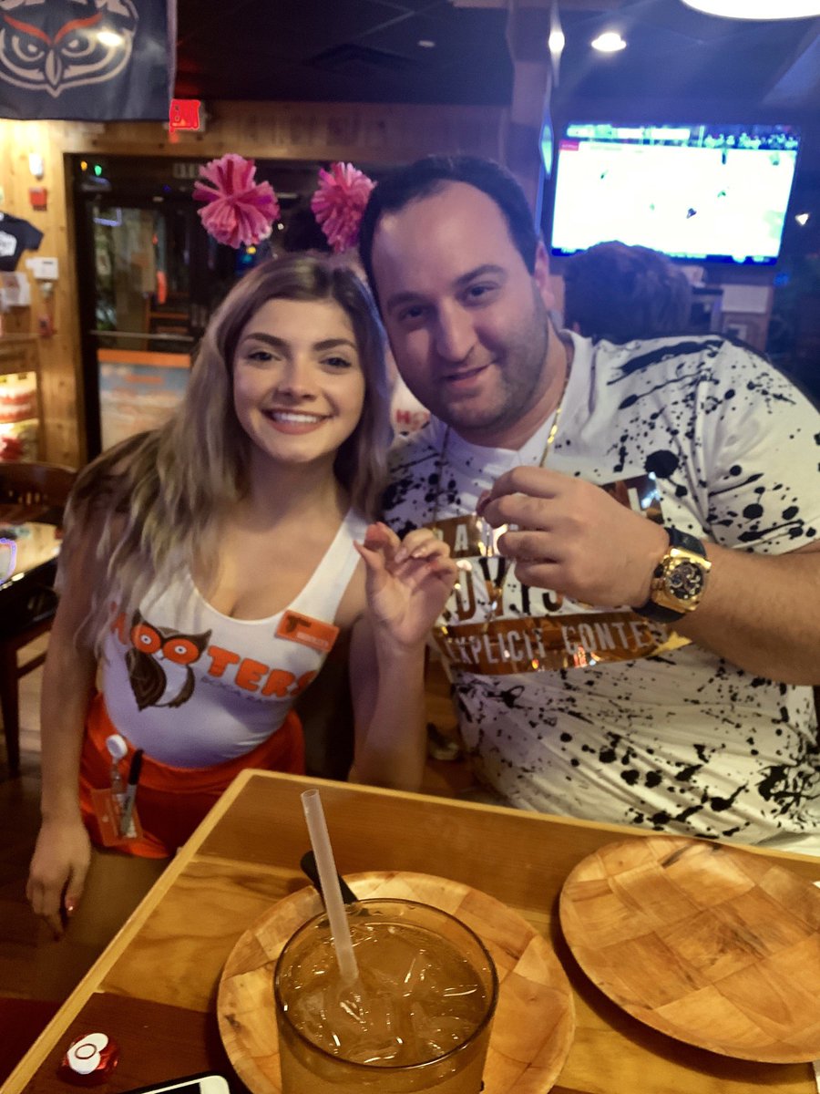 RonRafaelS's tweet image. #ValentinesDay #Valentines #Hooters @hooters