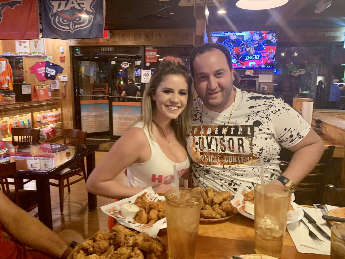 RonRafaelS's tweet image. #ValentinesDay #Valentines #Hooters @hooters