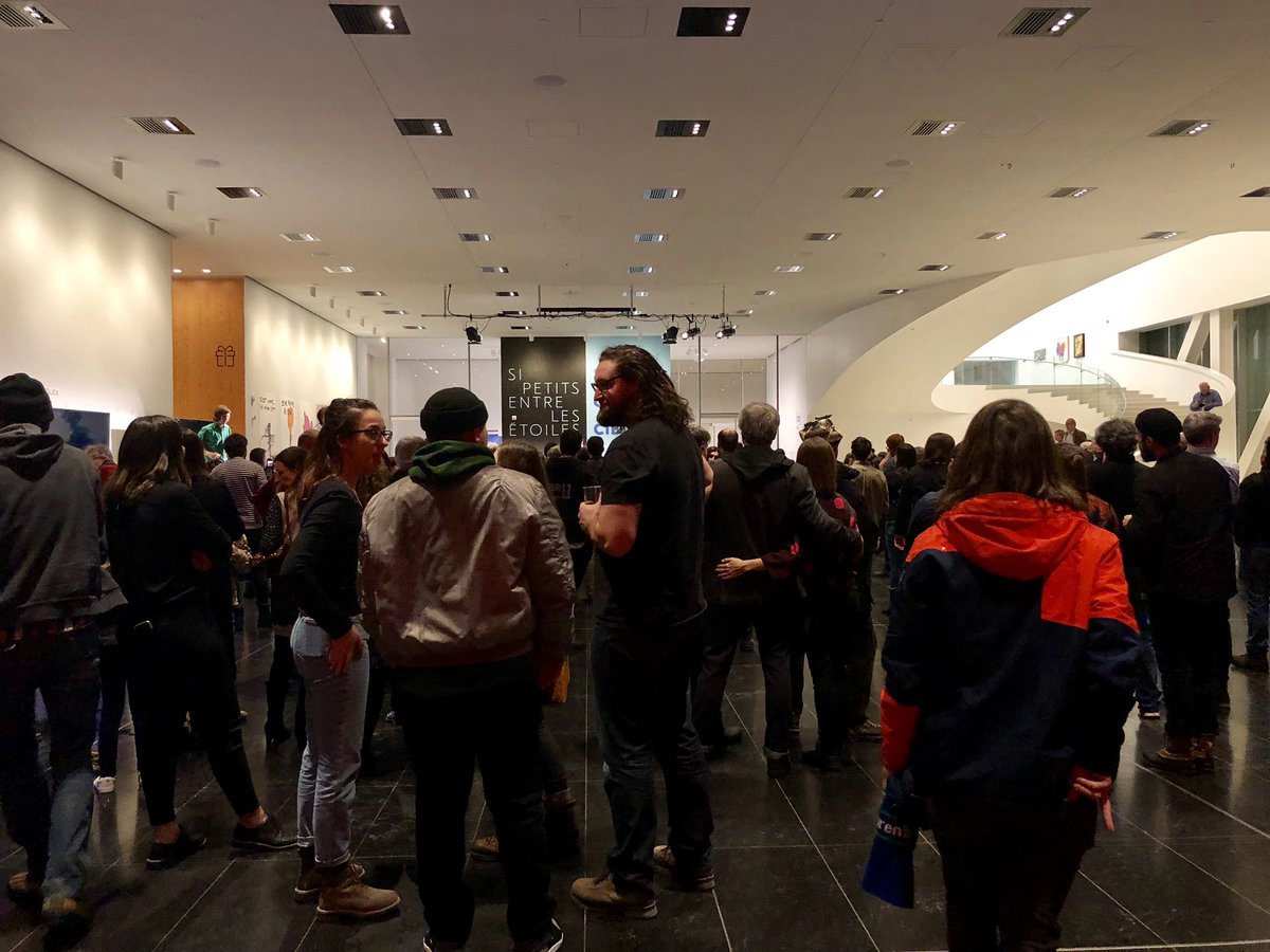 mnbaq's tweet image. Malgré la météo, plusieurs curieux et amoureux d’art se sont rassemblés dans le pavillon Pierre Lassonde du MNBAQ, à l’occasion du vernissage de Manif d’art 9 - La biennale de Québec. #mnbaq #manifdart @manifdart