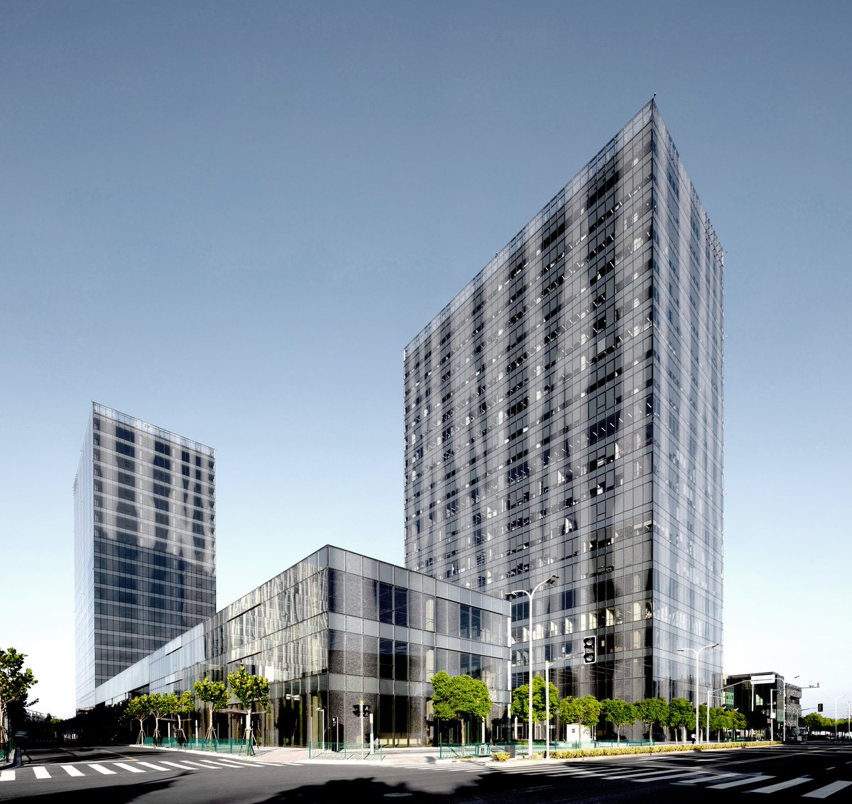 Mar_Corraliza's tweet photo. Qiantan District Towers, Lot 14  / FGP Atelier https://t.co/s4Lcj7XyHA https://t.co/yV95hRe2L0