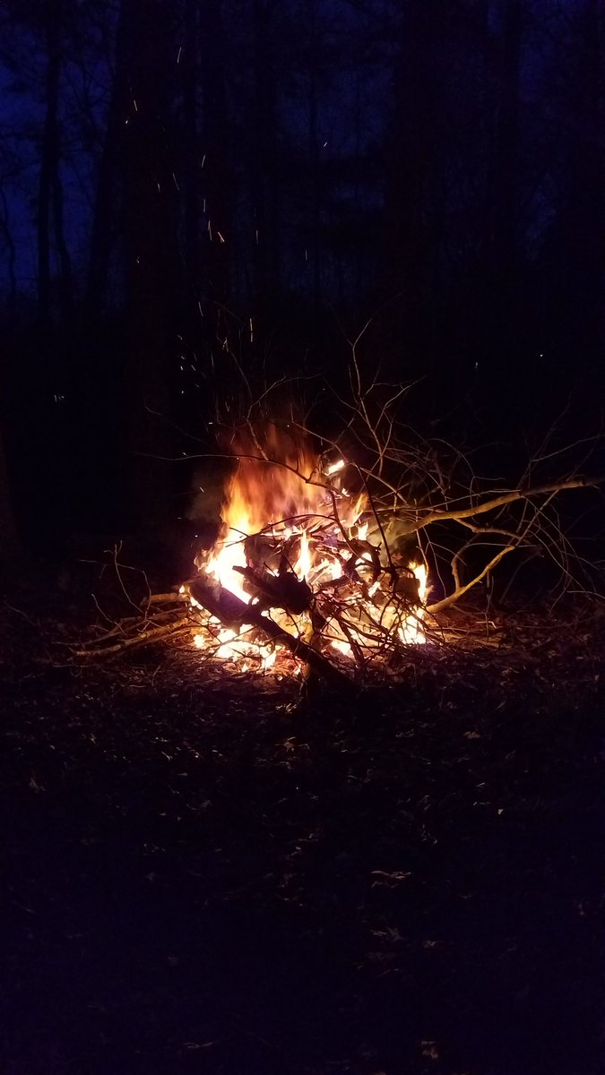 SoccerMomLa's tweet photo. A different type of #FridayNightLights. #backyard #firepit #coldbeers #burningstuff https://t.co/gXIqkVGjtv