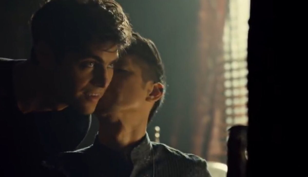 And of course  @ShadowhuntersTV’s Malec Sneak Peek cheek kisses...  #ALECvsALPACA #SaveShadowhunters #Shadowhunters