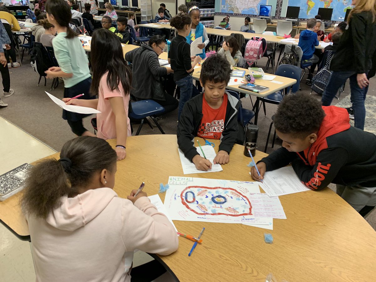 MrsRoberts_22's tweet image. Super proud of these @bakerelembears for their hard work during today’s STEM challenge. #JourneytoAWE #cellmodel #teamwork
