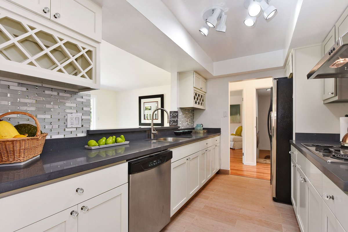 MarinModern's tweet photo. 55 De Ford, San Rafael - OPEN SUNDAY 2-4! Do not miss this incredible opportunity! This contemporary two level mid century home features 5 bedrooms, 3 baths and 2,270 sq.ft! HUGE Flat lush lawn perfect for entertaining! Dixie Schools! For more info visit https://t.co/05hFw4dlvW https://t.co/HgupsaYs0W