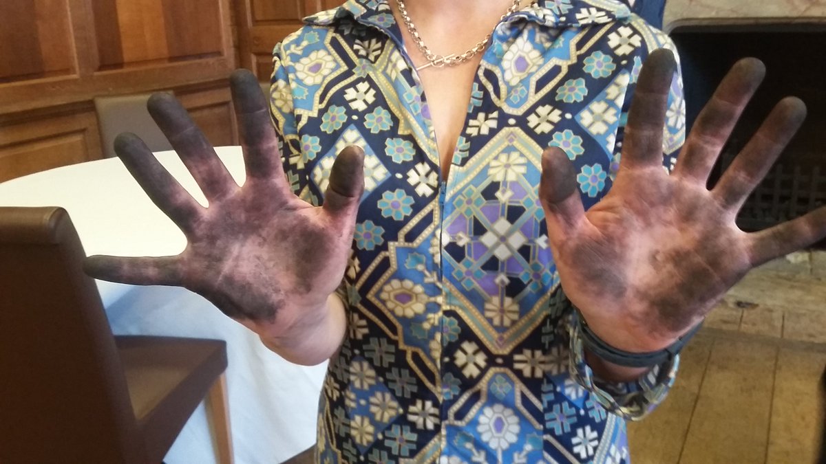gabriellehoad's tweet photo. When you go to a seminar for a nice sit down and end up emptying coal out of grates. Brilliant afternoon with #sarahbennett #philippalawrence #megancalver and #cherrysmyth at #materialitydisclosed @hestercombegdns Hands by #luciaharley https://t.co/iOLTz894Pl
