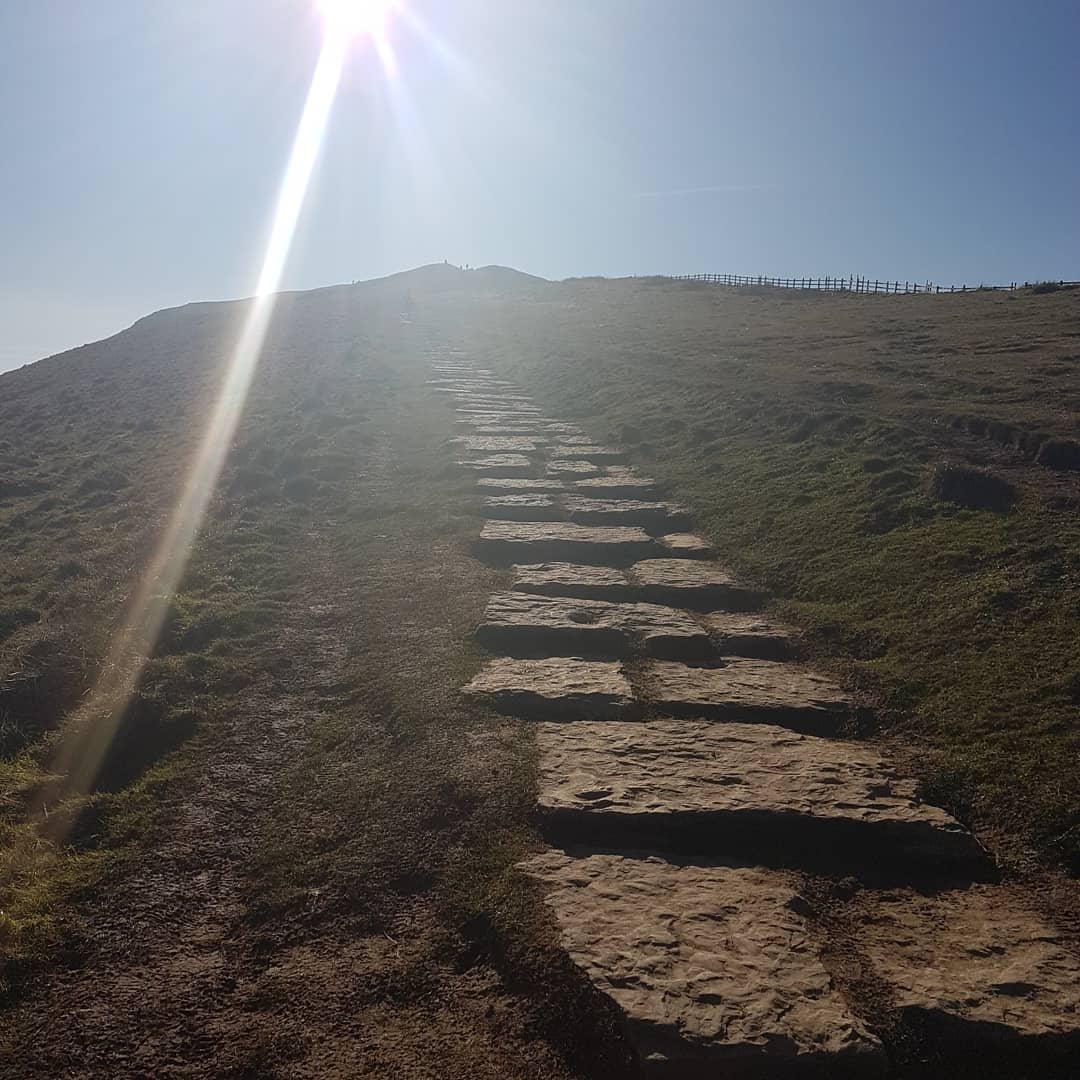Massage_by_Han's tweet photo. Spontaneous trip to Castleton, tackling Mam Tor. Such a beautiful day, looking forward to more walking/hiking challenges this year .

#mamtor #walking #hiking #castleton #fitness #walkingintofitness #walkingchallenge #peakdistrict #walk #myactiveyear #newchallenge #runner https://t.co/Epz5B3C56n
