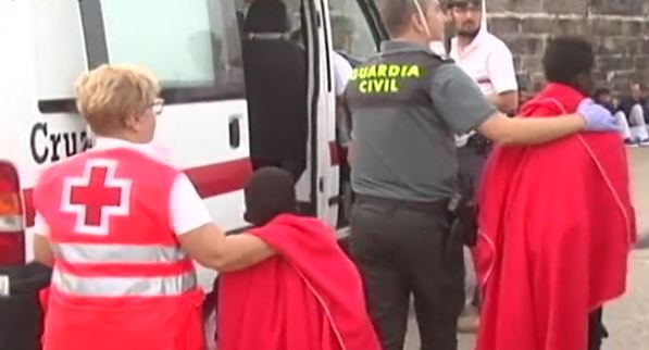 losreporteroscs's tweet photo. #reportVenezuela Casi 300.000 venezolanos viven en Andalucía ¿Cómo viven la situación?
#reportMENA Llegan siendo menores ¿Qué pasa cuamdo cumplen los 18 años?
#reportObesidad El 23% de los niños andaluces están por encima de su peso
https://t.co/Piw91WVkGQ
Sábado, 9 de la noche https://t.co/RDMaPLHhrm