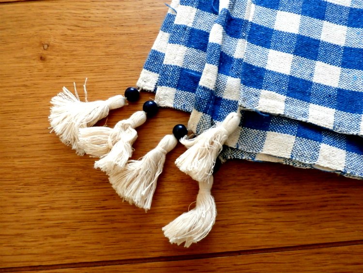 GrandmasDowry's tweet photo. Blue #Gingham Fringe Tablecloth, Tartan linen tablecloth, Natural table linen, Farmhouse table cloth, Checked, Shabby chic https://t.co/4nRTy3R901    #housewares #rectangle #blue #linen #vintagetablecloth #largeTableCloth #naturaltablelinen #checked https://t.co/uztTgtC9IV