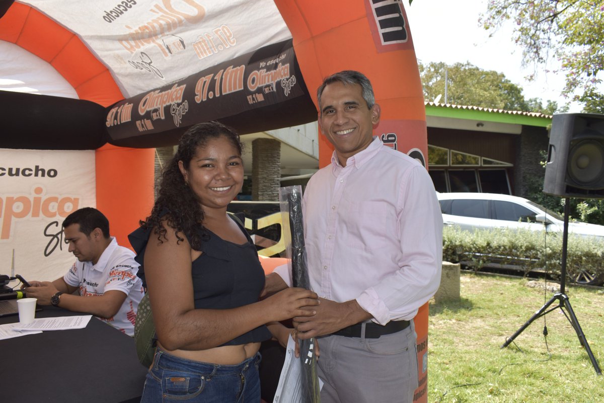 CamComercioSM's tweet photo. @olimpicasantamarta transmitió en vivo desde la Cámara de Comercio de Santa Marta para el Magdalena, contamos con la presencia de nuestro presidente ejecutivo @alastraf y empresarios invitados quienes explicaron la importancia de la renovación de la Matrícula Mercantil. https://t.co/G9ISghoOdA