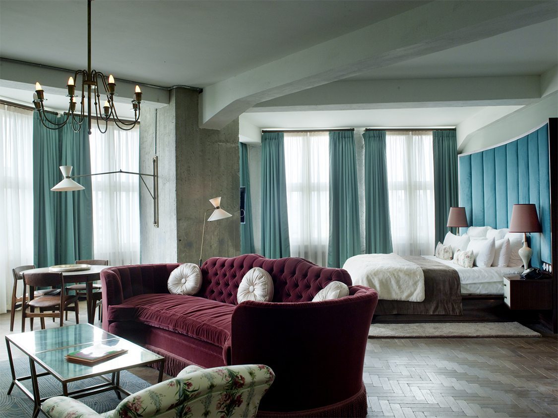 Bringouthebest's tweet photo. When I think about Berlin, it always reminds me of the the "Jason Bourne" Franchise.
That changes today, I just discovered the Soho Hotel and I love it!
 Here's some pictures:
#FridayGetAway
#NotWithJasonBourne
#Berlin https://t.co/1hbhIU1V5j