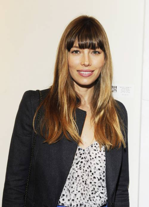 Jsalon6's tweet photo. 9 Celebrities Who Made Blunt Bangs Really, Really Chic

https://t.co/7xeiVz9u2A https://t.co/6S18QMOVG7