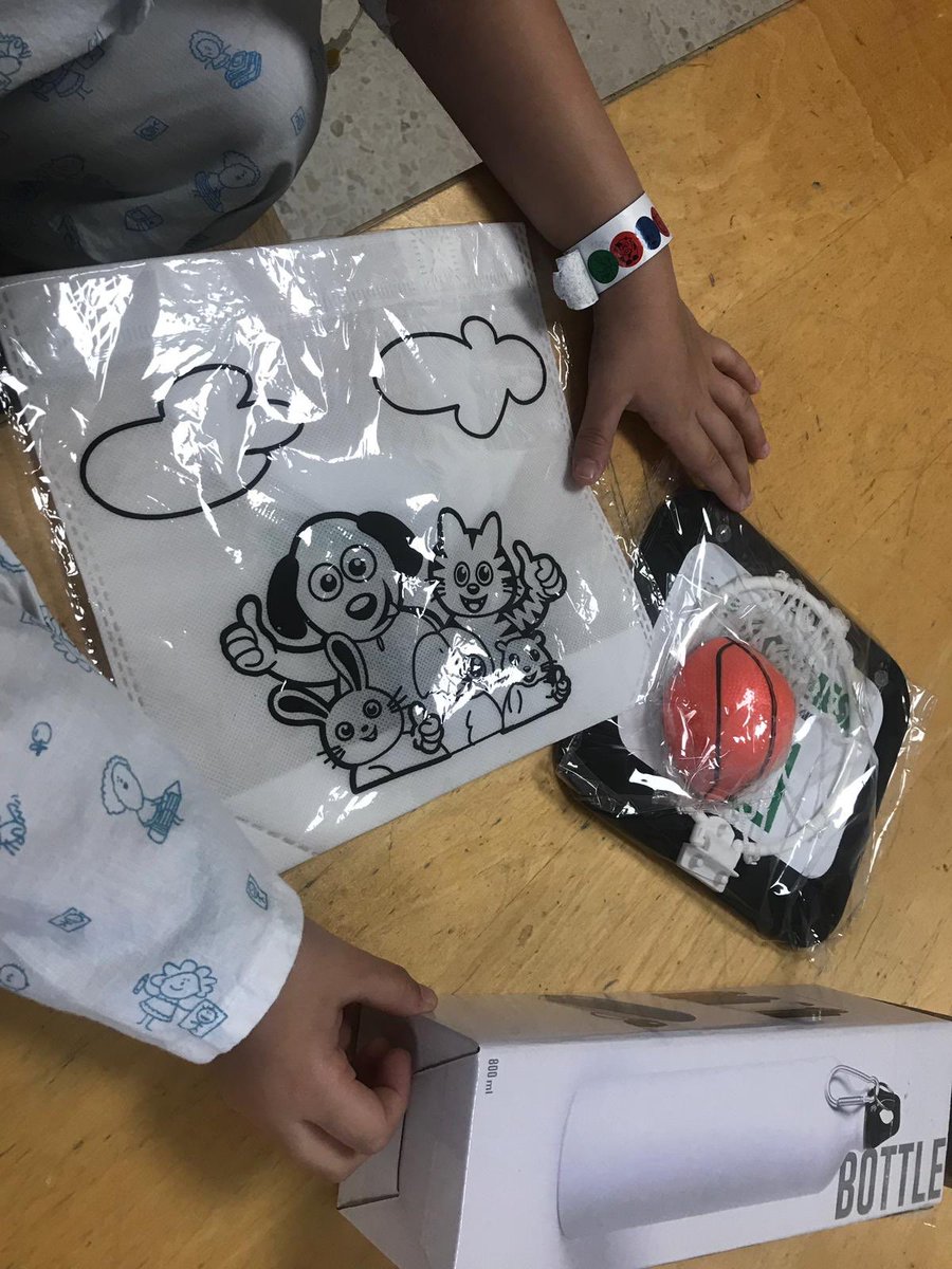 dzahon2010's tweet photo. Orgulloso del trabajo de mis compañeros de @OximesaNG en #andalucia #malaga #cadiz colaborando en el #DiaMundialdelCancerInfantil ayudando a sonreír a los héroes y promocionando hábitos saludables https://t.co/nzpZxXe8Jh