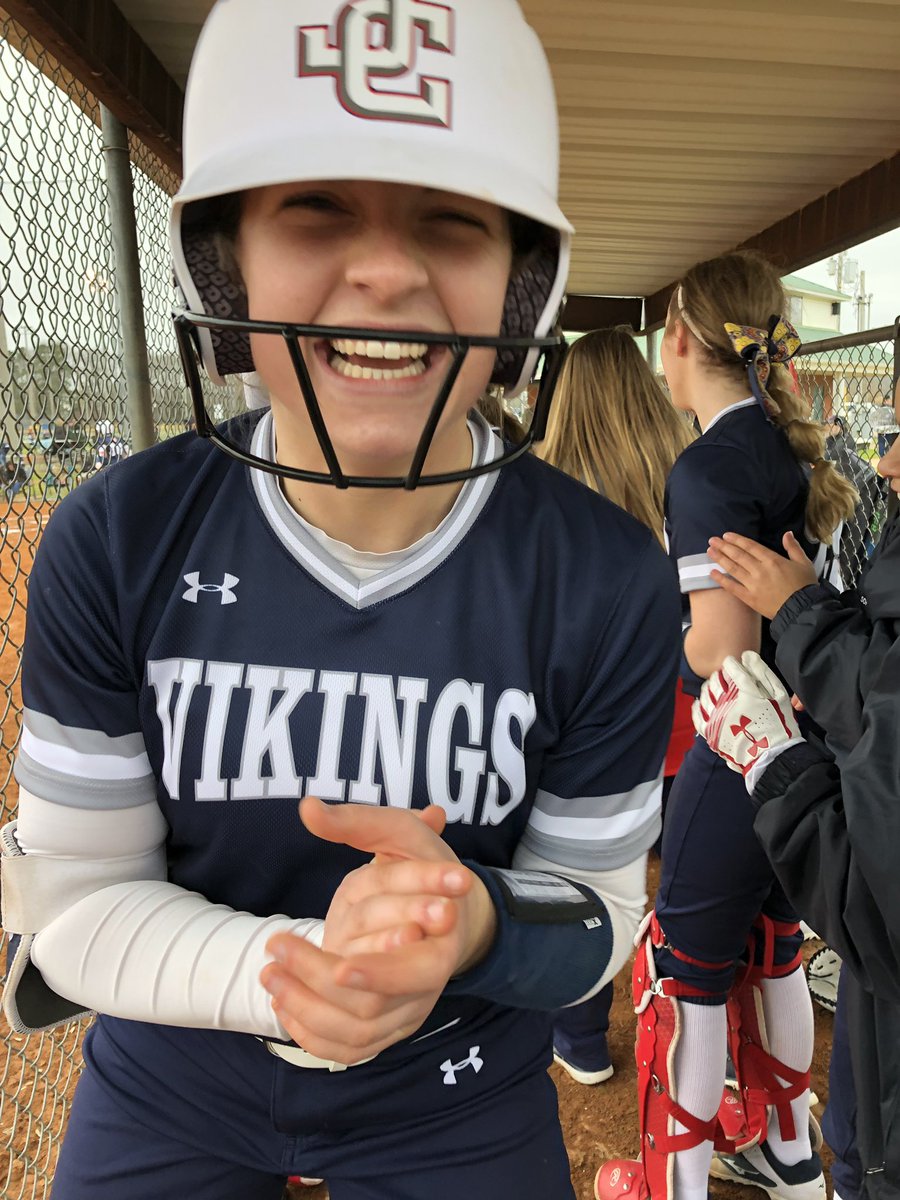 Jeffco_softball's tweet photo. T5: @abb_rolls with a home run! Score 12-10, Vikes up! https://t.co/jgd6vxScJ6