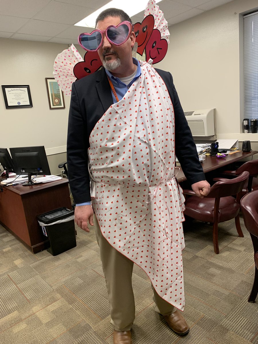 Thanks for helping us reach our goal of selling 650 books at the book fair! Mr. T had to dress like a cupid! 🥰🙌🏼😂