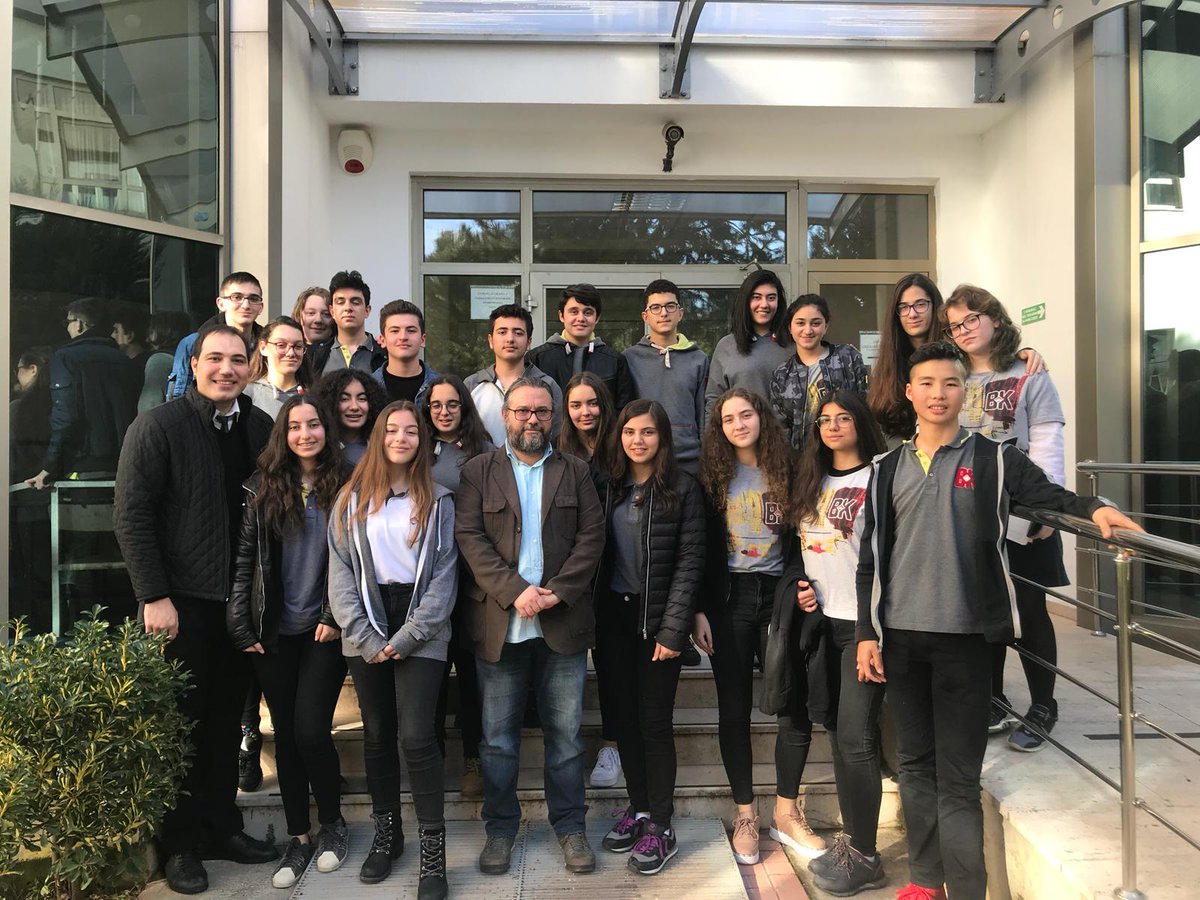 Luminousteamm's tweet photo. [🇹🇷]Akdeniz Üniversitesi Uzay Bilimleri Ve Teknolojileri Bölümü Anadalı Bölüm Başkanı Sayın Dr. Burçin DÖNMEZ ile projemiz hakkında bilgi alışverişi sağladık, yarışma hazırlık sürecimizde bize destekleri için teşekkür ederiz.#fll #firstlegoleague #robotics #intorbit #roboticsteam https://t.co/UYTLIoGll6