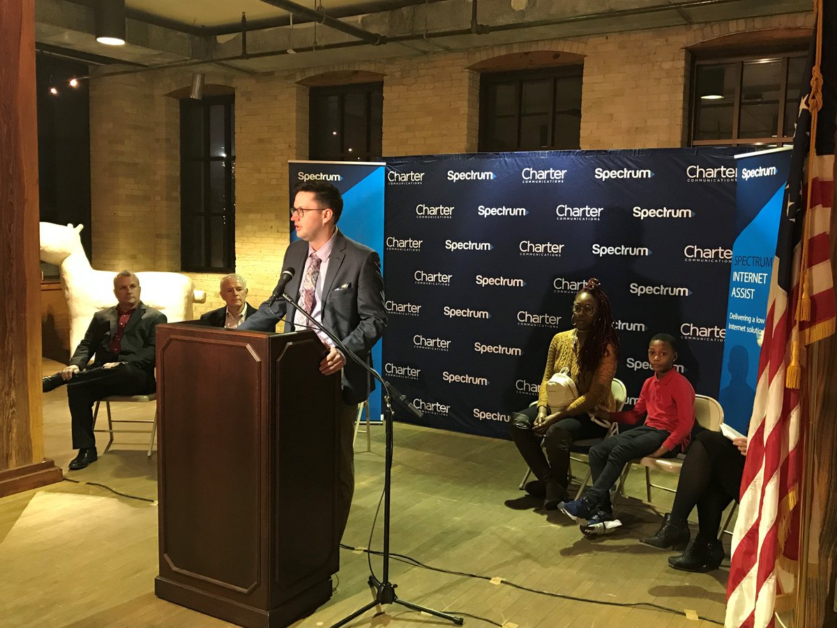 EmployMilwaukee's tweet image. Employ Milwaukee’s #TechHire program builds tech partnerships to better equip students for future IT employment opportunities. Hands-on work experience @DigiBridgeNGO is one of them! So we were honored to be a part of their launch party for “Bridge Milwaukee”. #MKETech