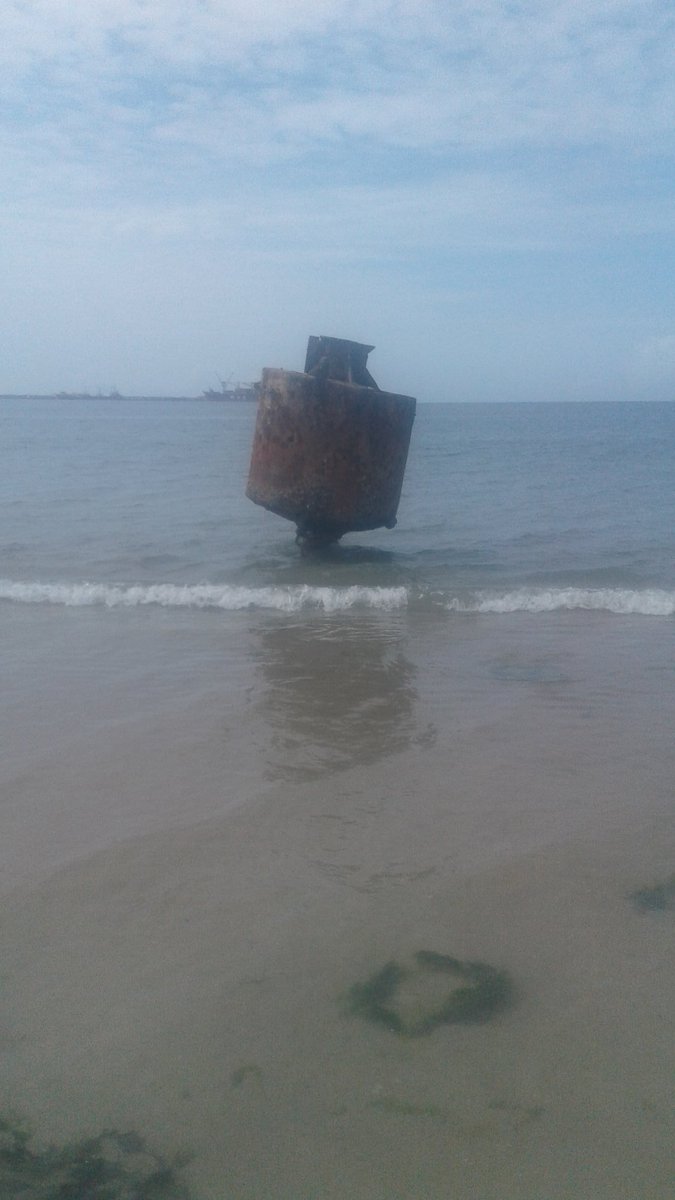 MohmudDahir's tweet photo. This monster is in #Calanley beach #Kismayo for a quite some time! Our society is doomed when we take such harmful things to our kids, environment, our life and so on normal! Can you do anything about this @JustAwHirsi @abshirolow ?
Kindly RT https://t.co/977s6lGhtj