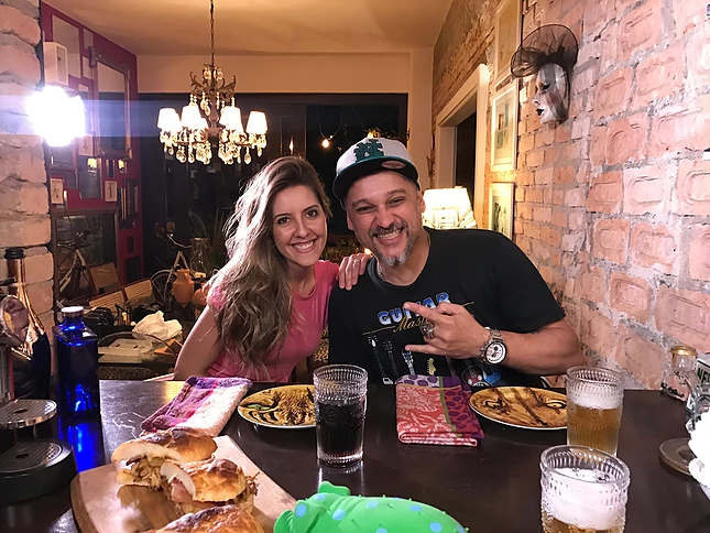 SandubaEu's tweet photo. O "Eu Amo Sanduba" tá demais! 
Pernil, Rock and Roll e Humor!!!

Nossas cobaias sortudas:
A Atriz Taísa Pelosi e o DJ e Músico Fabio Abrão (irmão do eterno Chorão do Charle Brown Jr) são os degustadores do Pig Little Lies!

Não perca,o programa vai ao ar hoje às 19h30 no ChefTV! https://t.co/2X9EfWnf0t