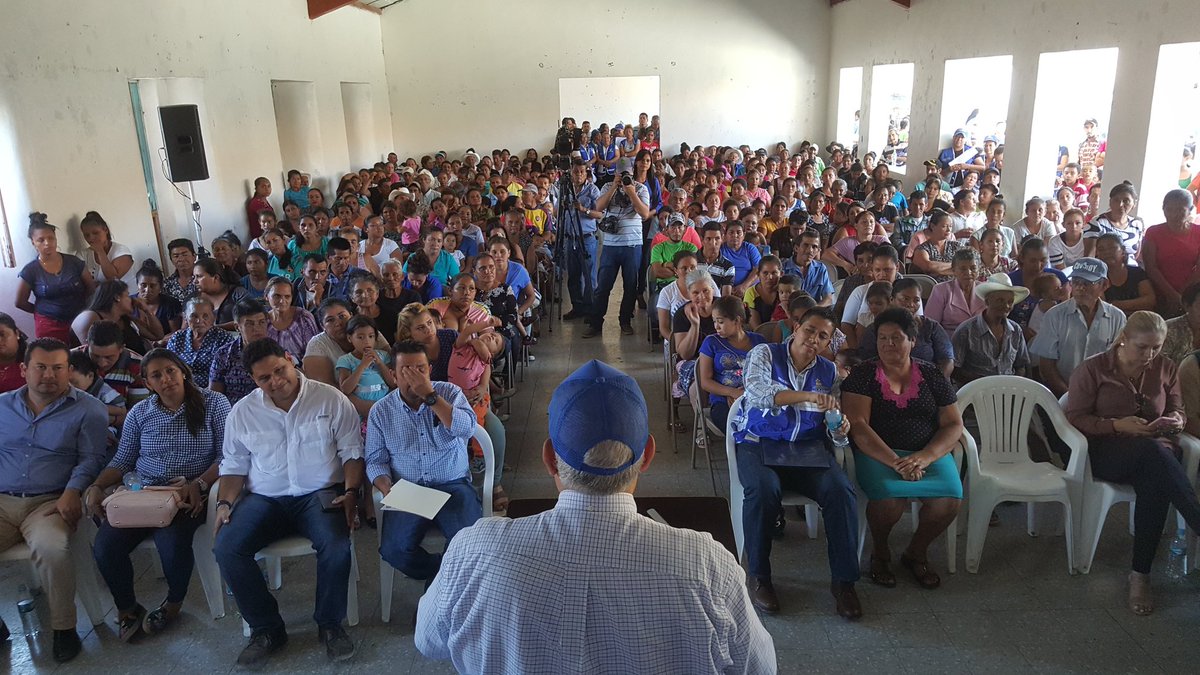 celindiscua's tweet photo. Entrega de beneficios del Programa Vida Mejor en el Municipio de Yuscarán. https://t.co/NZkDeEkFtA