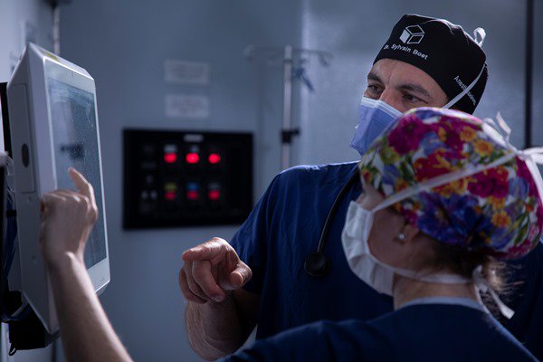 Researchers use cutting-edge technology to study teamwork and communication in the operating room: The Ottawa Hospital fourth centre in Canada to install an OR Black Box®ohri.ca/newsroom/story… #Orblackbox, #surgicalsafety #onHWS