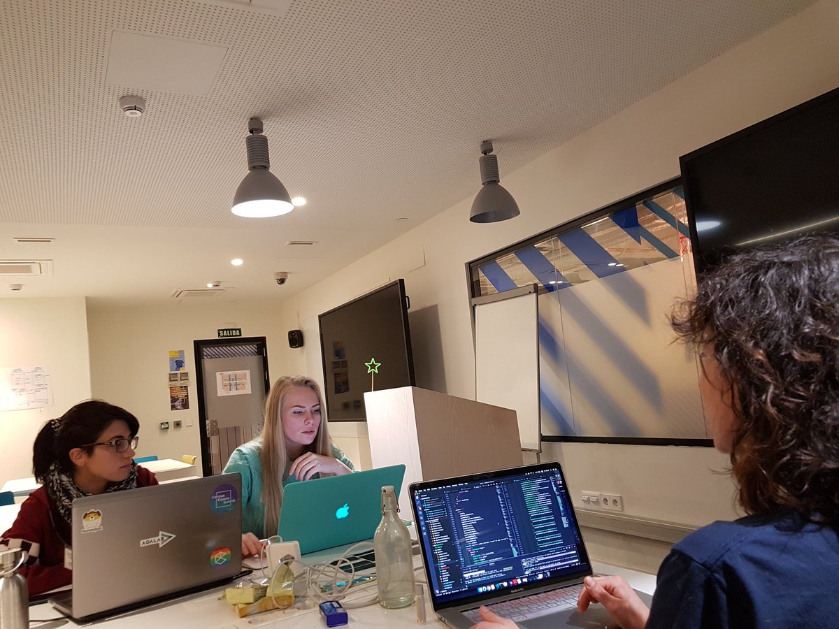 MinaMRP's tweet photo. La rebelion de los JSON! @EmLemon_  @lauraferrandof @MariaBadanina 😂 @AdaLab_Digital https://t.co/DMLCwgIoHo